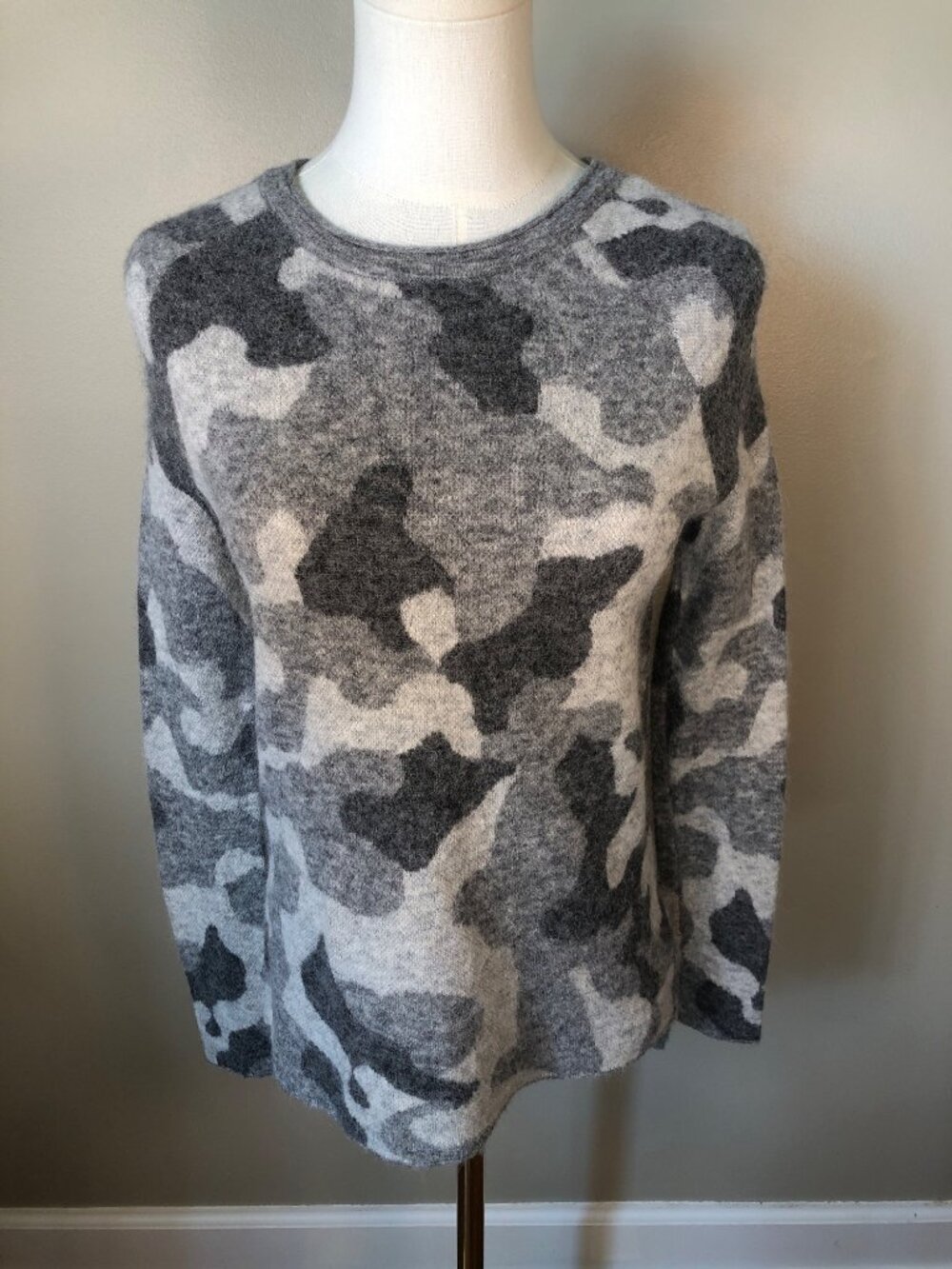 Athleta Undercover Camo Pullover Sweater Alpaca Merino Wool Blend Size XS Cozy